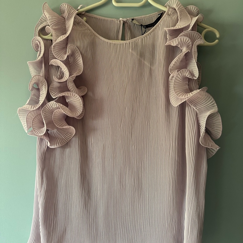 New ZARA lavender lilac ruffle sleeveless pleated blouse - Picture 2 of 3